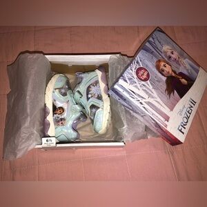 🩵💙LIGHT UP!!❄️DISNEY FROZEN II ❄️ TWO 2 ❄️Girl's 6.5❄️6 1/2 Shoes💙NIB!🩵